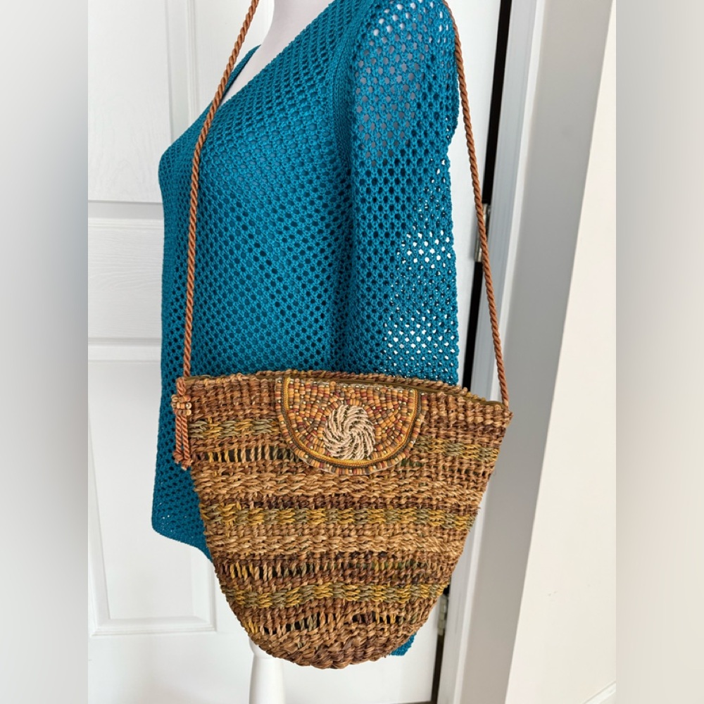 Handcrafted Brown Woven Straw Shoulder Bag - Picture 2 of 12